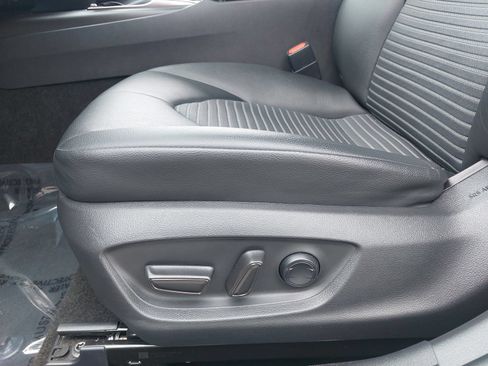 Used 2022 Toyota Camry SE FWD image 29