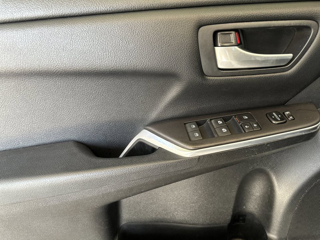 Used 2016 Toyota Camry LE FWD image 10