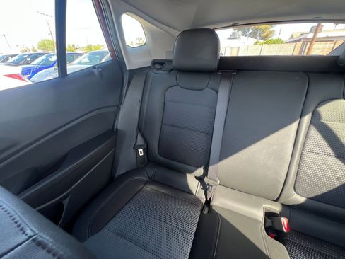 Used 2025 Chevrolet Trax LT FWD image 39