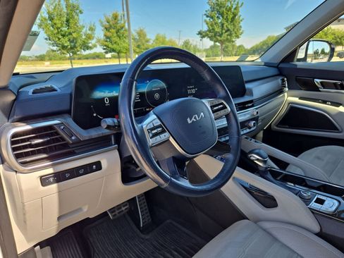 Used 2023 Kia Telluride SX Prestige AWD/4WD image 2