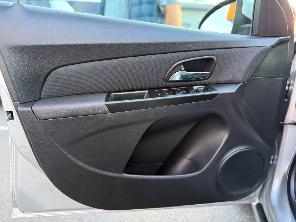 Used 2014 Chevrolet Cruze LTZ FWD image 11