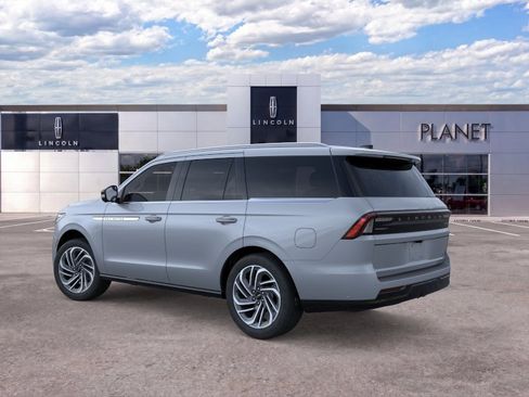 New 2026 Lincoln Navigator Reserve AWD/4WD image 4