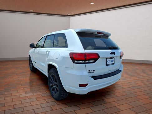Used 2017 Jeep Grand Cherokee Altitude AWD/4WD image 6