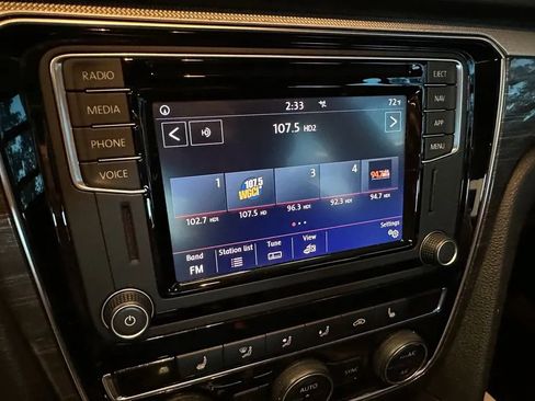 Used 2018 Volkswagen Passat 2.0T SE FWD image 10