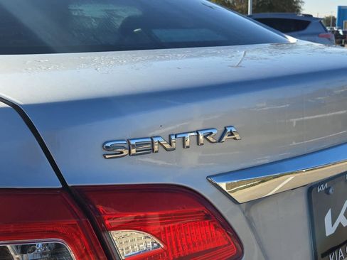 Used 2019 Nissan Sentra S image 11