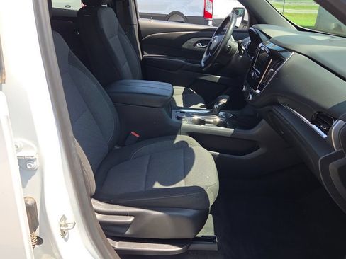 Used 2022 Chevrolet Traverse LT FWD image 25