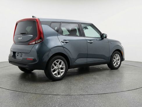 Used 2025 Kia Soul LX w/ LX Technology Package FWD image 9
