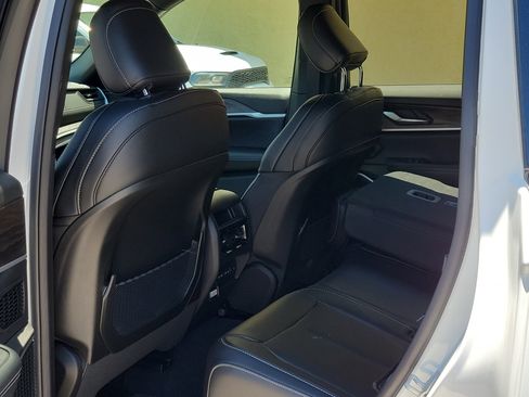 New 2026 Jeep Grand Cherokee Limited RWD image 12