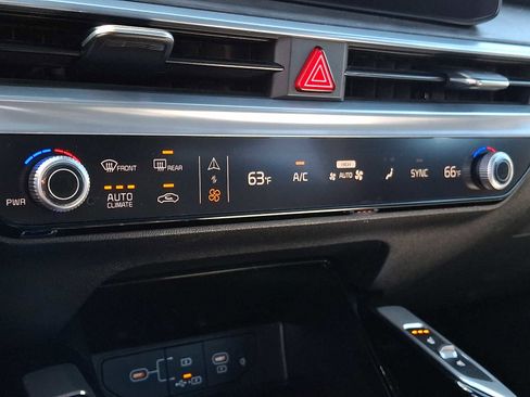 Used 2024 Kia Sorento SX Prestige image 14