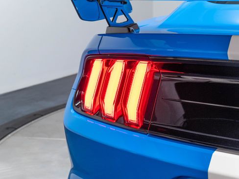 Used 2022 Ford Mustang Shelby GT500 w/ Carbon Fiber Track Pack RWD image 58