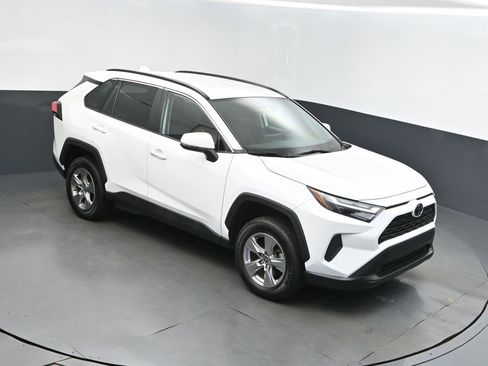 Used 2022 Toyota RAV4 XLE image 1