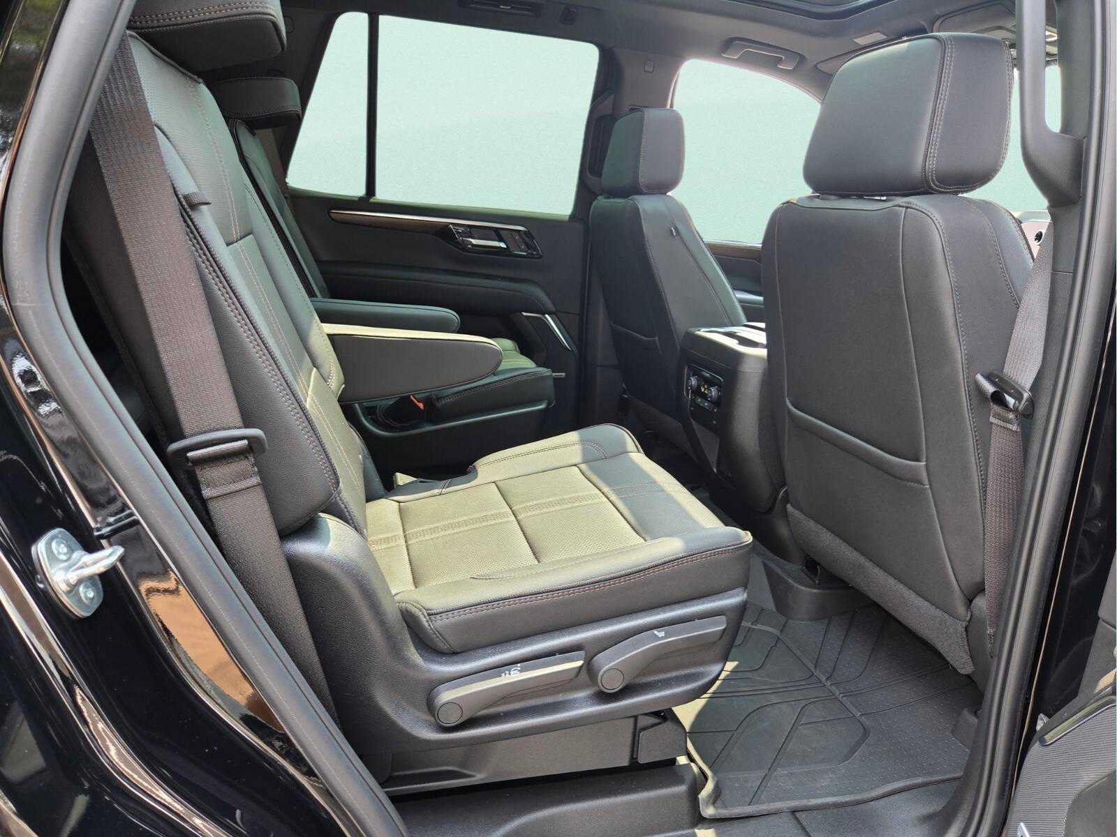 Used 2025 Chevrolet Tahoe High Country AWD/4WD image 17