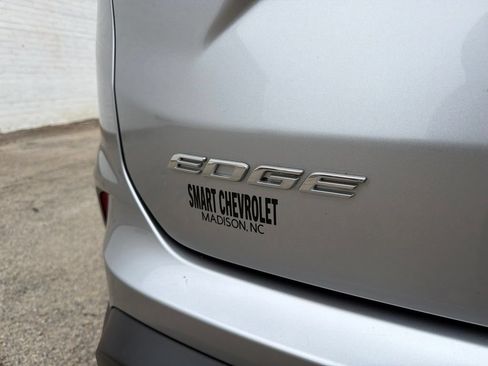 Used 2020 Ford Edge Titanium FWD image 16