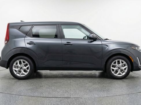 Used 2025 Kia Soul LX w/ LX Technology Package FWD image 11