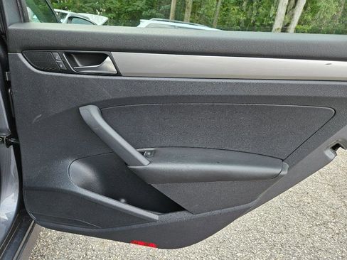 Used 2013 Volkswagen Passat S image 31