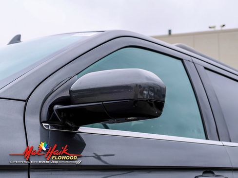 Used 2021 Ford Expedition Max XLT image 3