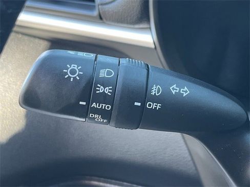 Used 2025 Toyota Sienna Platinum image 24