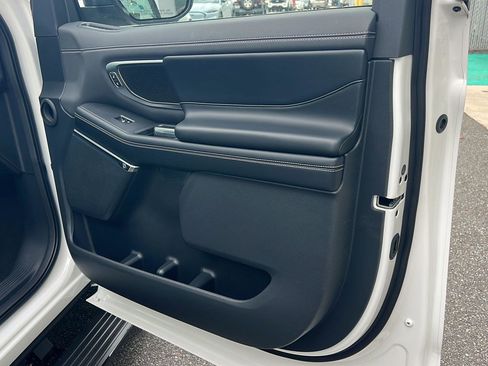 New 2025 Ford Expedition Max Platinum w/ Stealth Performance Package AWD/4WD image 17