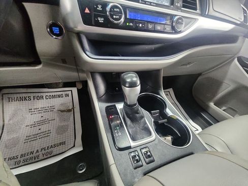 Used 2017 Toyota Highlander XLE image 15