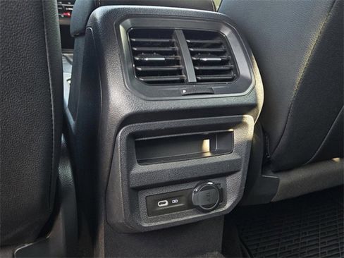 Used 2023 Volkswagen Tiguan SE R-Line image 16