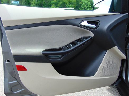 Used 2013 Ford Focus SE FWD image 44