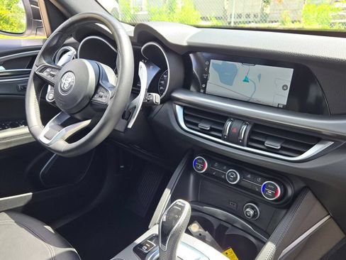 Used 2022 Alfa Romeo Stelvio Veloce AWD/4WD image 9