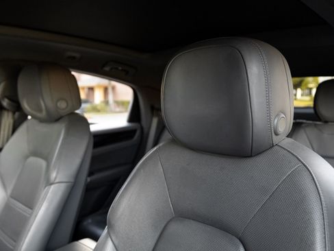 Certified 2021 Porsche Cayenne S image 23