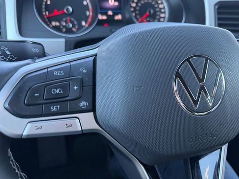 Used 2021 Volkswagen Atlas Cross Sport SE image 32