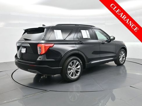 Used 2022 Ford Explorer XLT w/ Equipment Group 202A image 7
