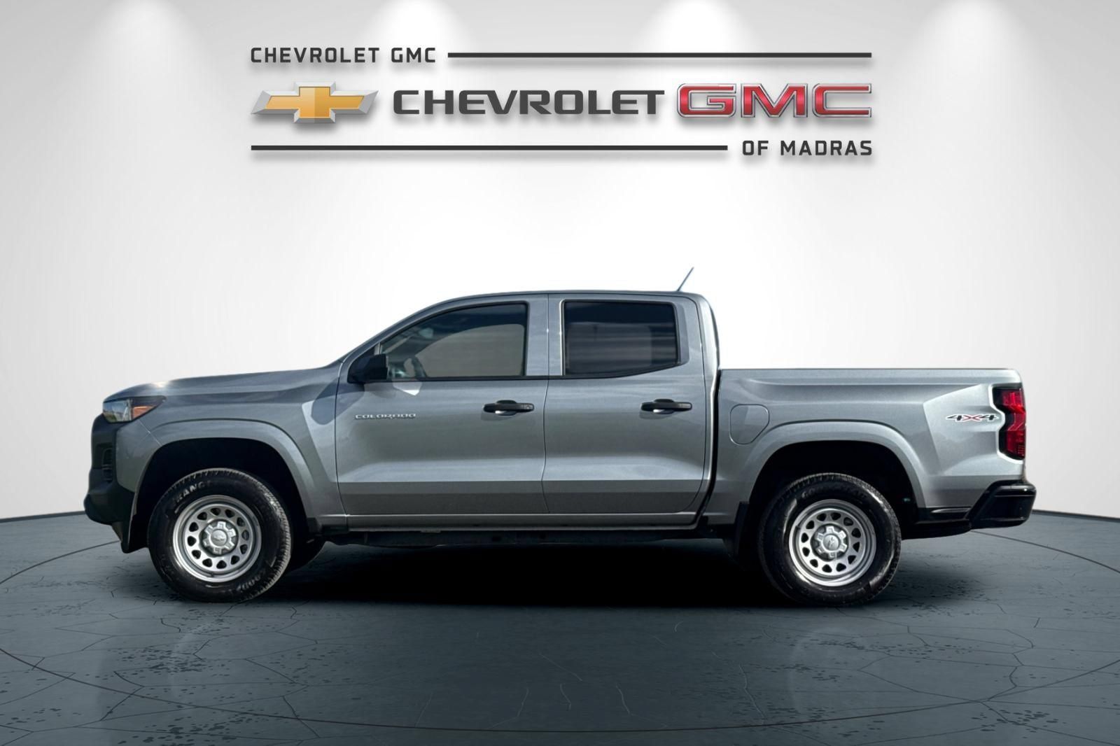 Used 2024 Chevrolet Colorado W/T AWD/4WD image 6