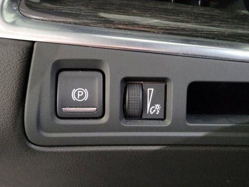 Certified 2022 Cadillac XT5 Premium Luxury image 28