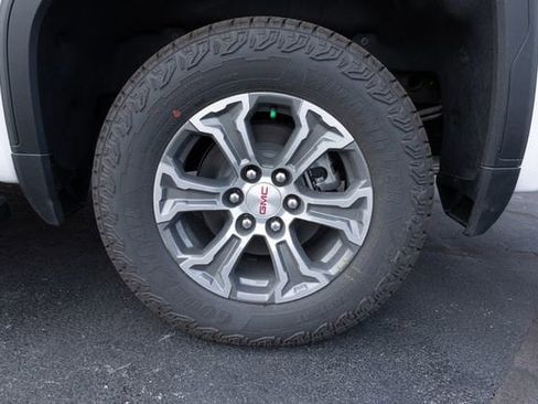 New 2026 GMC Sierra 1500 SLE image 35