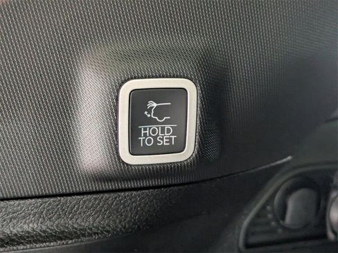 New 2025 Jeep Grand Cherokee Altitude image 14