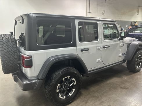 Used 2024 Jeep Wrangler Unlimited Rubicon 4xe AWD/4WD image 3