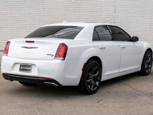 Used 2022 Chrysler 300 S RWD image 5