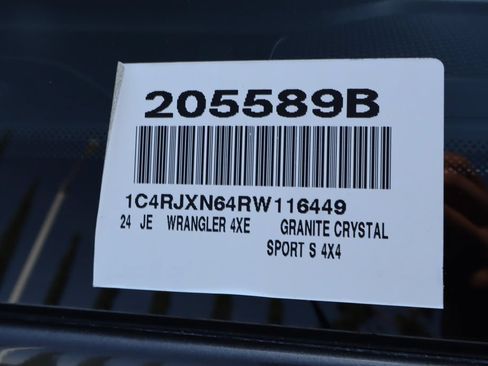Used 2024 Jeep Wrangler Unlimited w/ Convenience Group AWD/4WD image 39