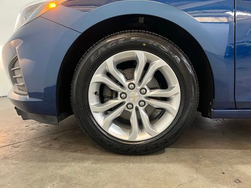 Used 2019 Chevrolet Cruze LT w/ Convenience Package image 16