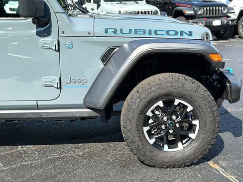 Used 2024 Jeep Wrangler Unlimited Rubicon 4xe w/ Safety Group AWD/4WD image 11