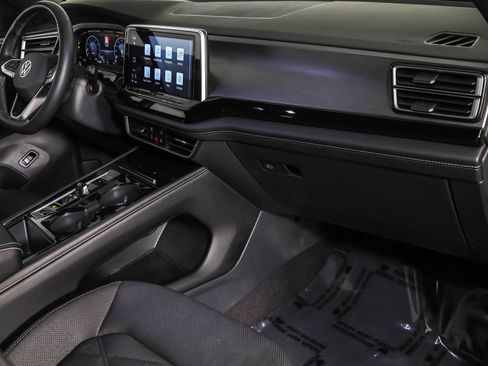 Used 2024 Volkswagen Atlas Cross Sport SE image 43