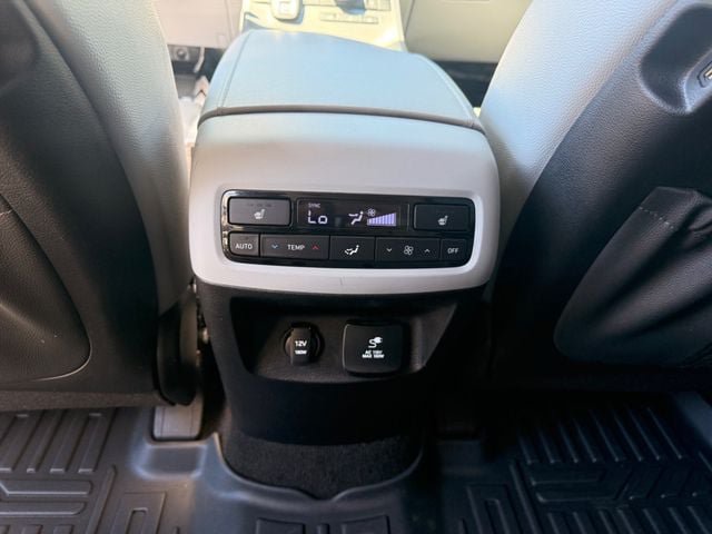 Used 2022 Hyundai Palisade SEL w/ 8P Bench Seat Package FWD image 17