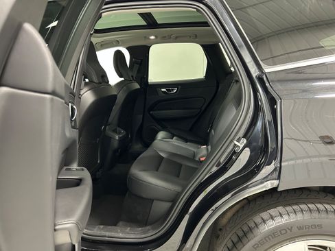 Used 2022 Volvo XC60 B5 Momentum AWD/4WD image 29