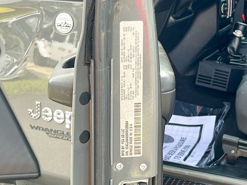 Used 2021 Jeep Wrangler Sport AWD/4WD image 27