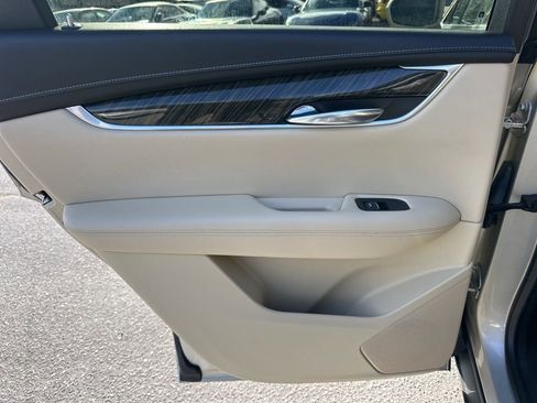 Used 2017 Cadillac XT5 FWD image 25