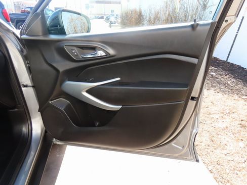 Certified 2024 Chevrolet Trax RS w/ Driver Confidence Package image 9