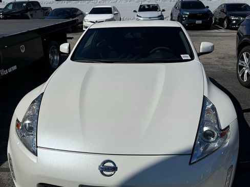 Used 2017 Nissan 370Z Coupe image 2