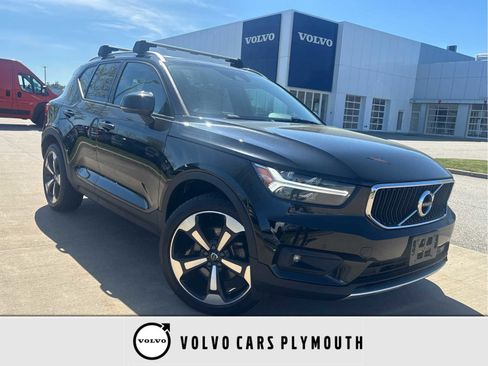 Used 2021 Volvo XC40 T5 Momentum w/ Premium Package AWD/4WD image 1