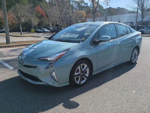Used 2017 Toyota Prius Four Touring image 2