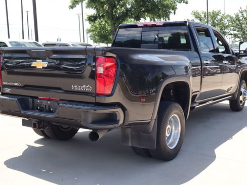 Used 2023 Chevrolet Silverado 3500 High Country AWD/4WD image 3