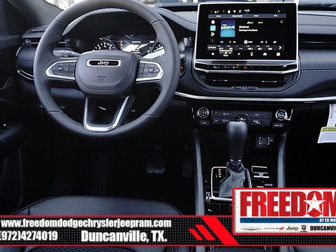 New 2026 Jeep Compass Latitude image 17