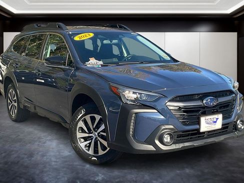 Used 2023 Subaru Outback Premium image 11